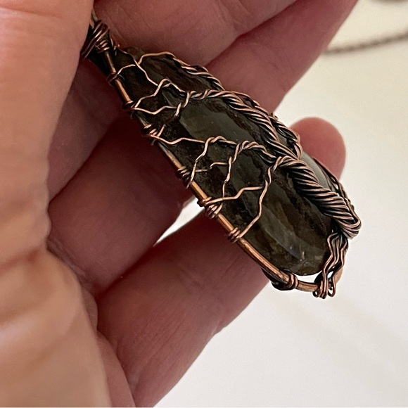 ARTISAN Labradorite Copper Wire Wrapped Tree of Life Pendant Necklace - Picture 7 of 13